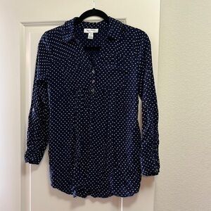 Motherhood Maternity Women’s blue and white polka dot blouse, size small.